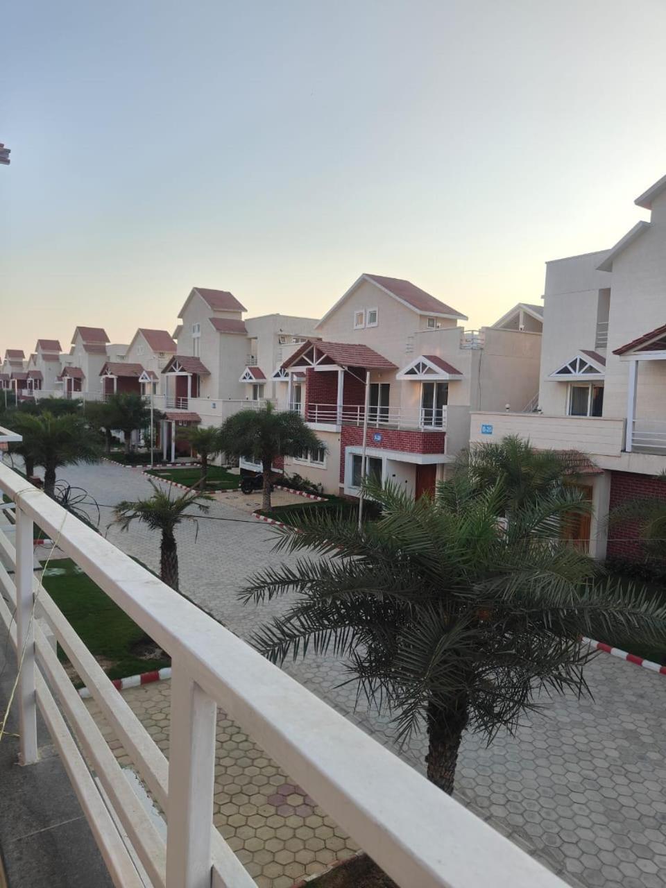 Villa In Vrindavan, Hare Krishna M Ngoại thất bức ảnh