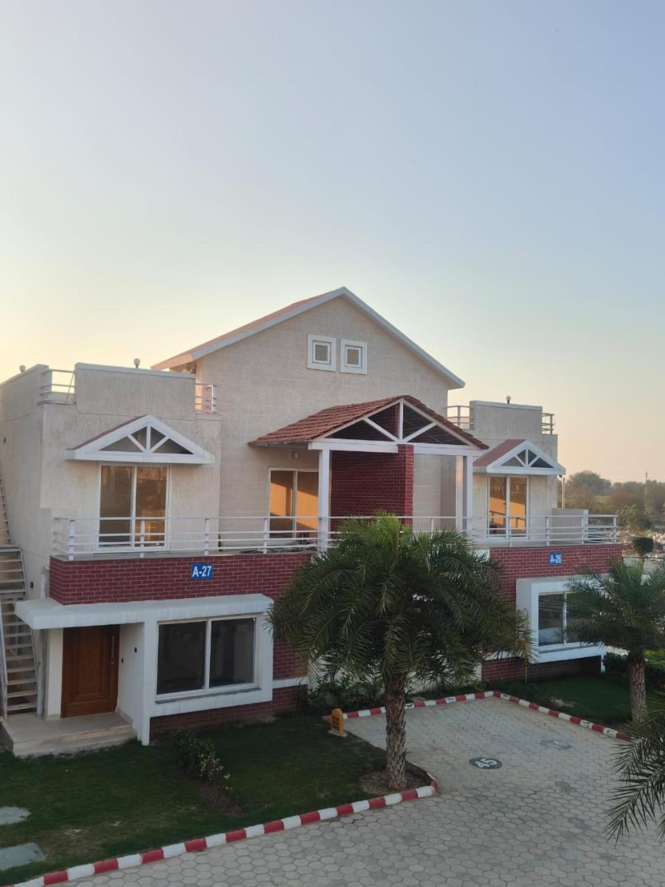 Villa In Vrindavan, Hare Krishna M Ngoại thất bức ảnh