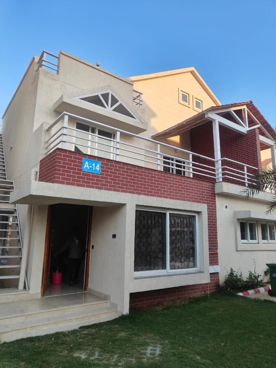 Villa In Vrindavan, Hare Krishna M Ngoại thất bức ảnh