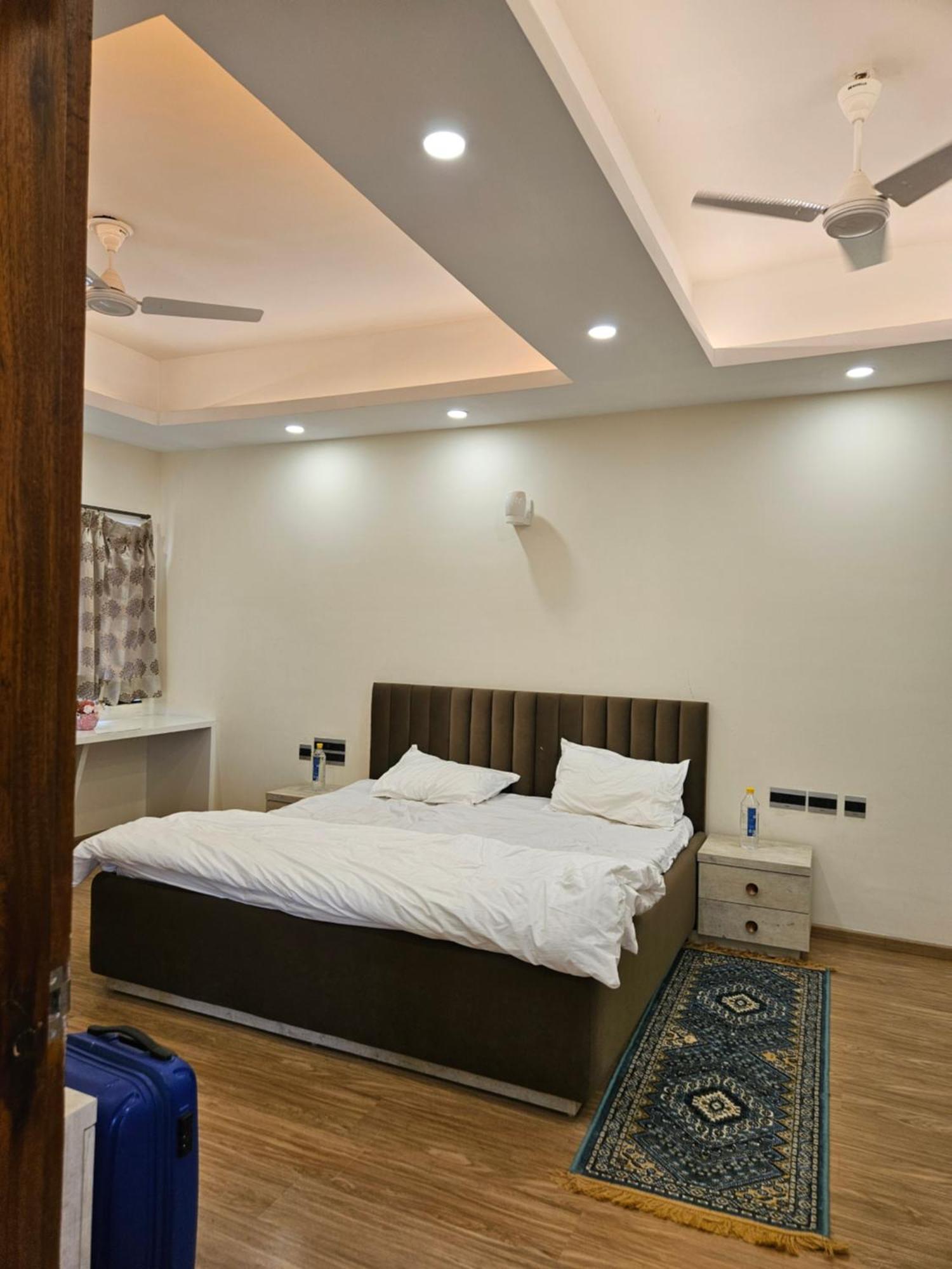 Villa In Vrindavan, Hare Krishna M Ngoại thất bức ảnh