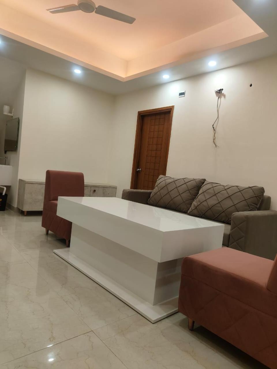 Villa In Vrindavan, Hare Krishna M Ngoại thất bức ảnh